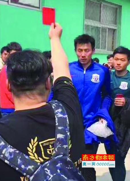 片中，雅各布在巫师拉莉的耐心劝导下，答应加入“初代邓布利多军”，从此他不再只是一个普通的麻瓜面包师，而将成为一位在魔法世界传奇之战中起到重要作用的核心成员